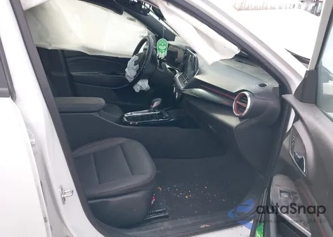 2025 Chevrolet Trax Fwd 2Rs z USA, uszkodzony, nr VIN KL77LJEP5SC077396